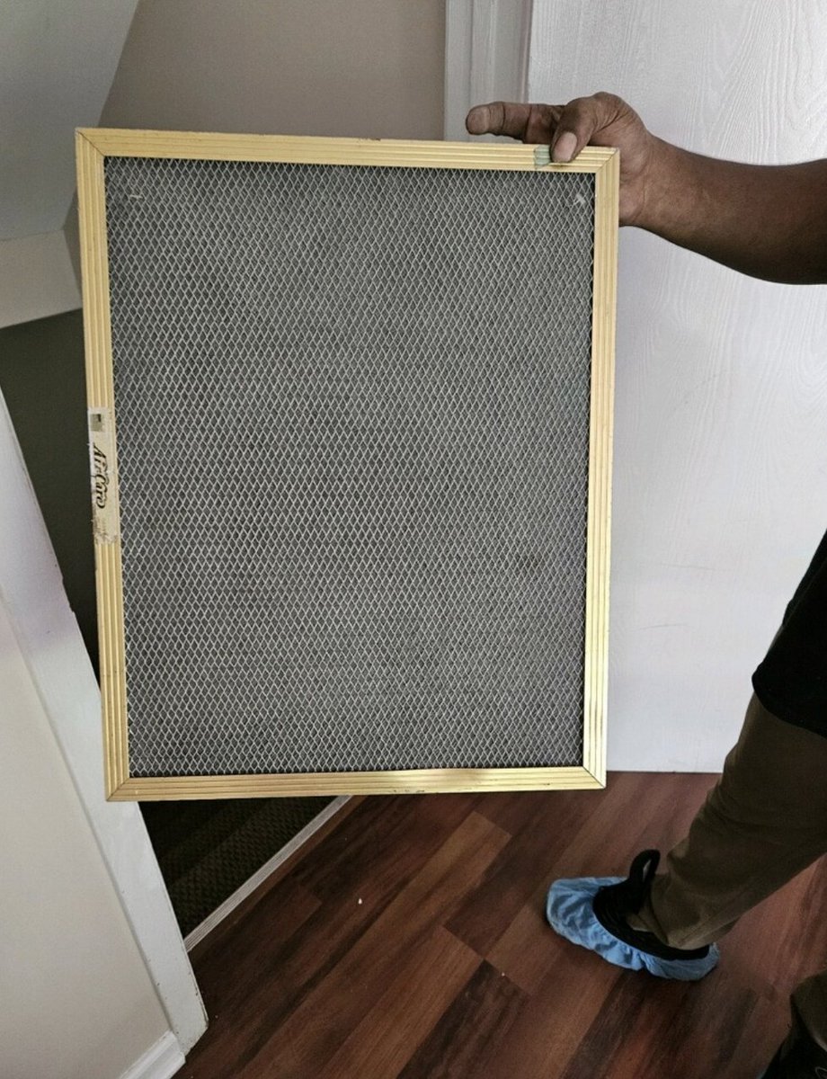 EmDuct's tweet image. Cleaner filters = cleaner air! Trust EM Duct Cleaning to keep your furnace running smoothly and your home feeling fresh.
emductcleaning.com 
312-561-3336 

#FurnaceCleaning #ChicagoFurnaceCleaning #Chicago #CleanerAir #ChicagoHomes #HVACMaintenance