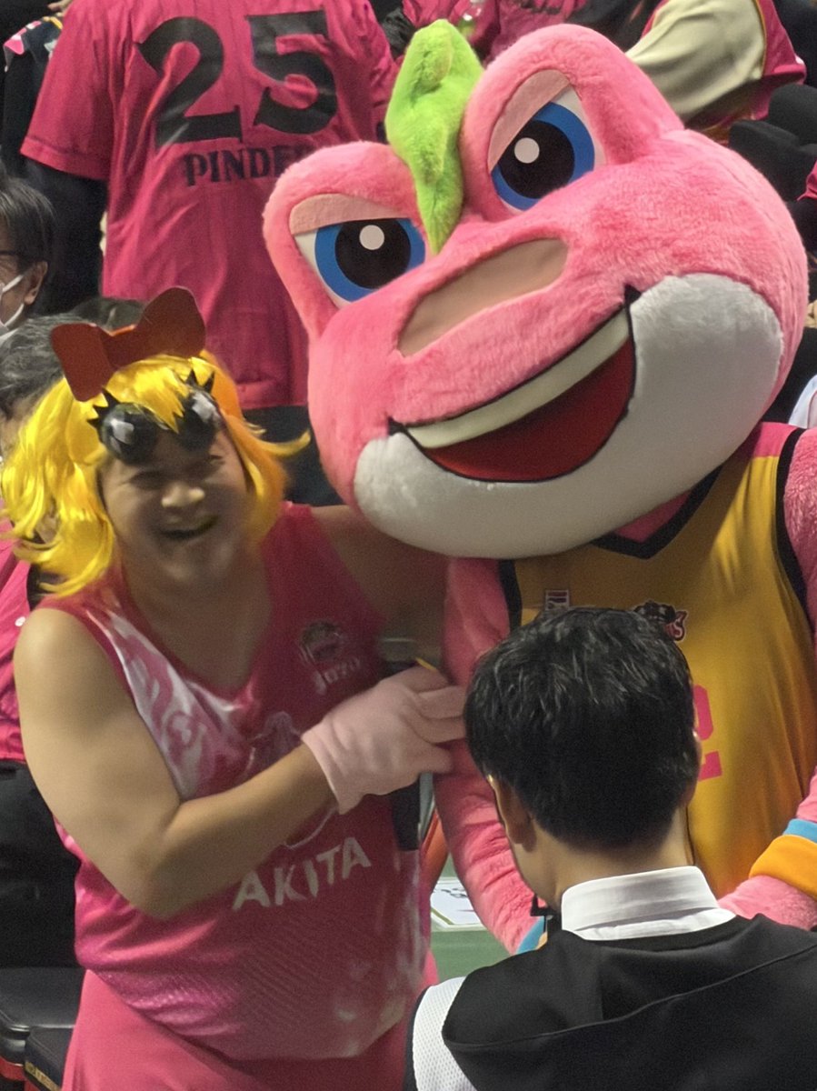 jun5234's tweet photo. ベストカップル発見！！

#ねじ
#akitanh 
#秋田ノーザンハピネッツ https://t.co/i0MM8ZPGHT