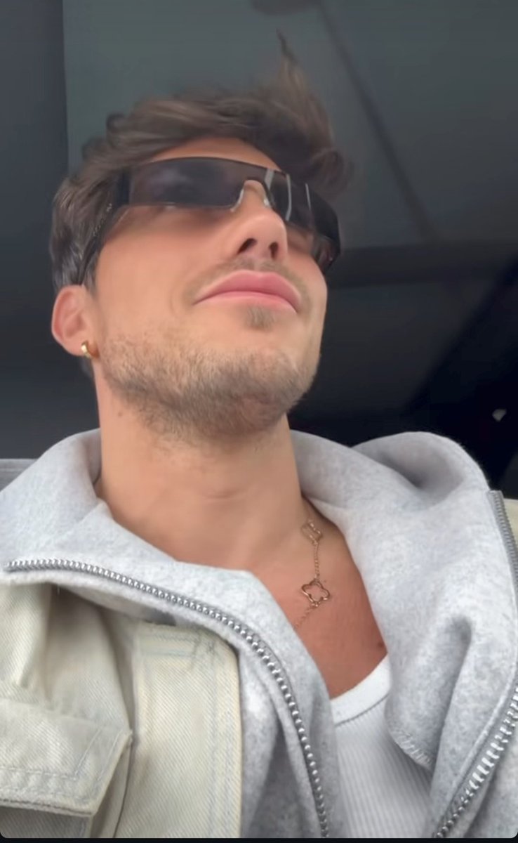 Gilles1883768's tweet photo. Buongiornooooo 🫶
Buona settimana Dani 🫶
Bacioni alla polpettina nostra♥️😃
#DDLM♥️ https://t.co/qpvYckLpRy
