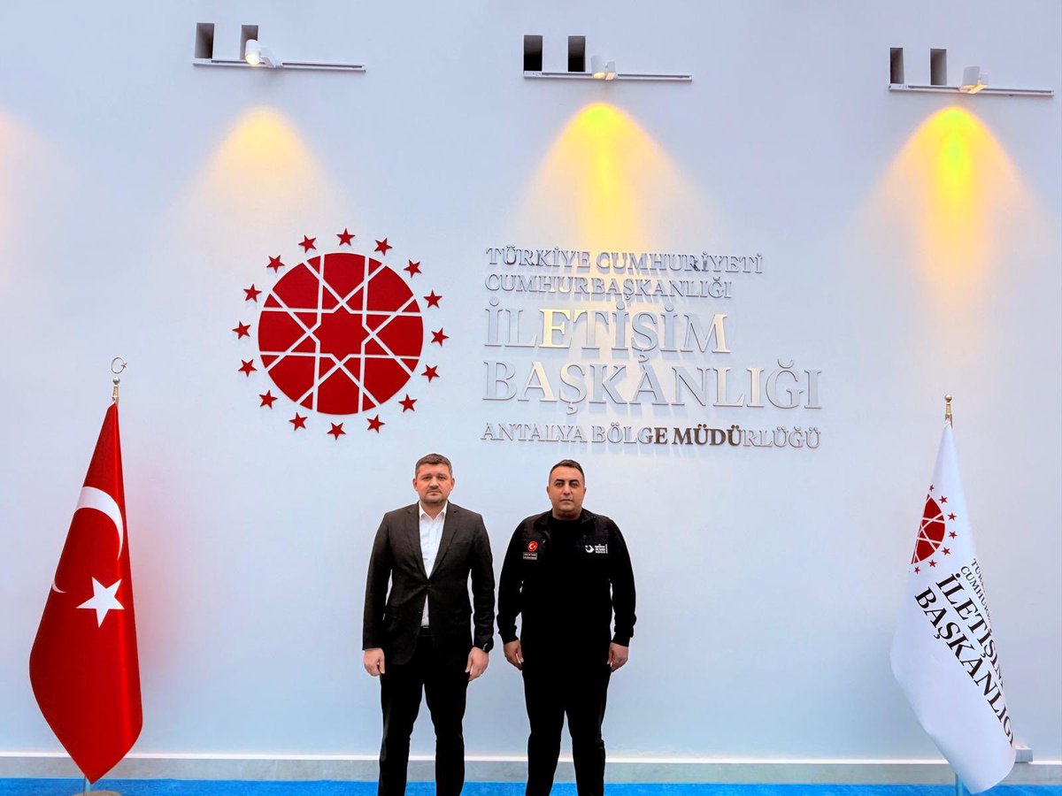 Antalya Göç İdaresi İl Müdürü Sayın Abdullah Yılmaz, yeni binamız dolayısıyla hayırlı olsun ziyaretinde bulunmuştur. Nazik ziyaretleri için teşekkür ederiz.
<a href="/Abdllh_YILMAZ/">Abdullah YILMAZ</a>