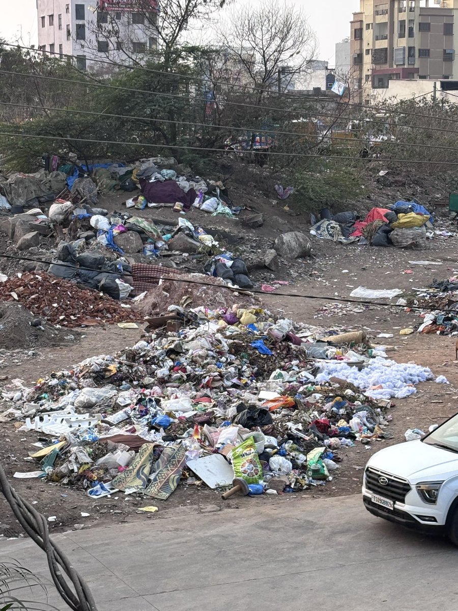 sharadhinagar's tweet photo. @GHMCOnline @ZC_SLP @gadwalvijayainc @revanth_anumula 

Since two days no waste has been picked, requesting officials to take action on this 🙏🏻🙏🏻

Add: saradhinco operative society Borabanda opp vijetha theatre https://t.co/N8kIk4mgca