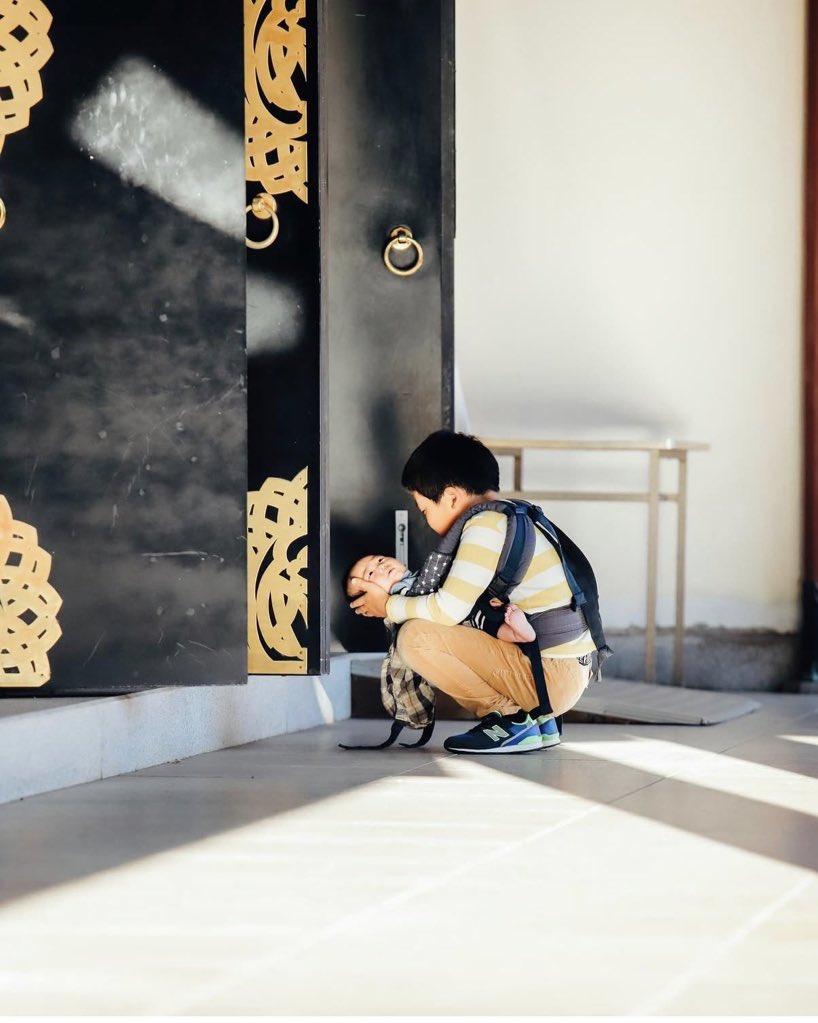 MSTK136's tweet image. 探偵ナイトスクープのヤングケアラー

母親はマルチ商法を生業にしていると判明💥
ビジネスをアピールする動画を複数投稿している

また、父親はインスタ動画の撮影に没頭😨

親は育児をする時間がないと主張しており6人兄弟の長男（小6）が家事、育児の全てを担っている

完全に育児放棄だろ😡💢💢