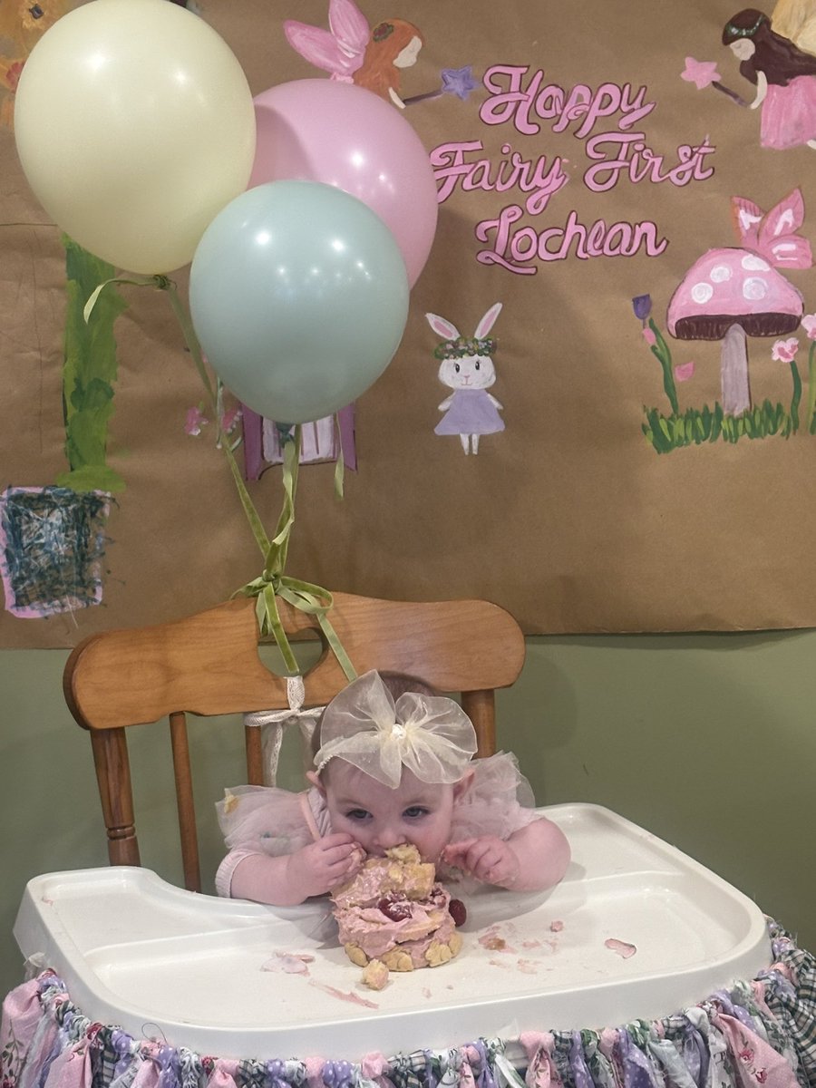 DannyWBennett's tweet image. Combining the thrill of snowstorms, the joy of birthday parties &amp;amp; the creativity of photoshoots makes for a truly fun &amp;amp; exciting week for this Mimi! I now have an extended stay as this weather changes flights out of Indiana! Thankful for family, warm cozy homes &amp;amp; endless snuggles