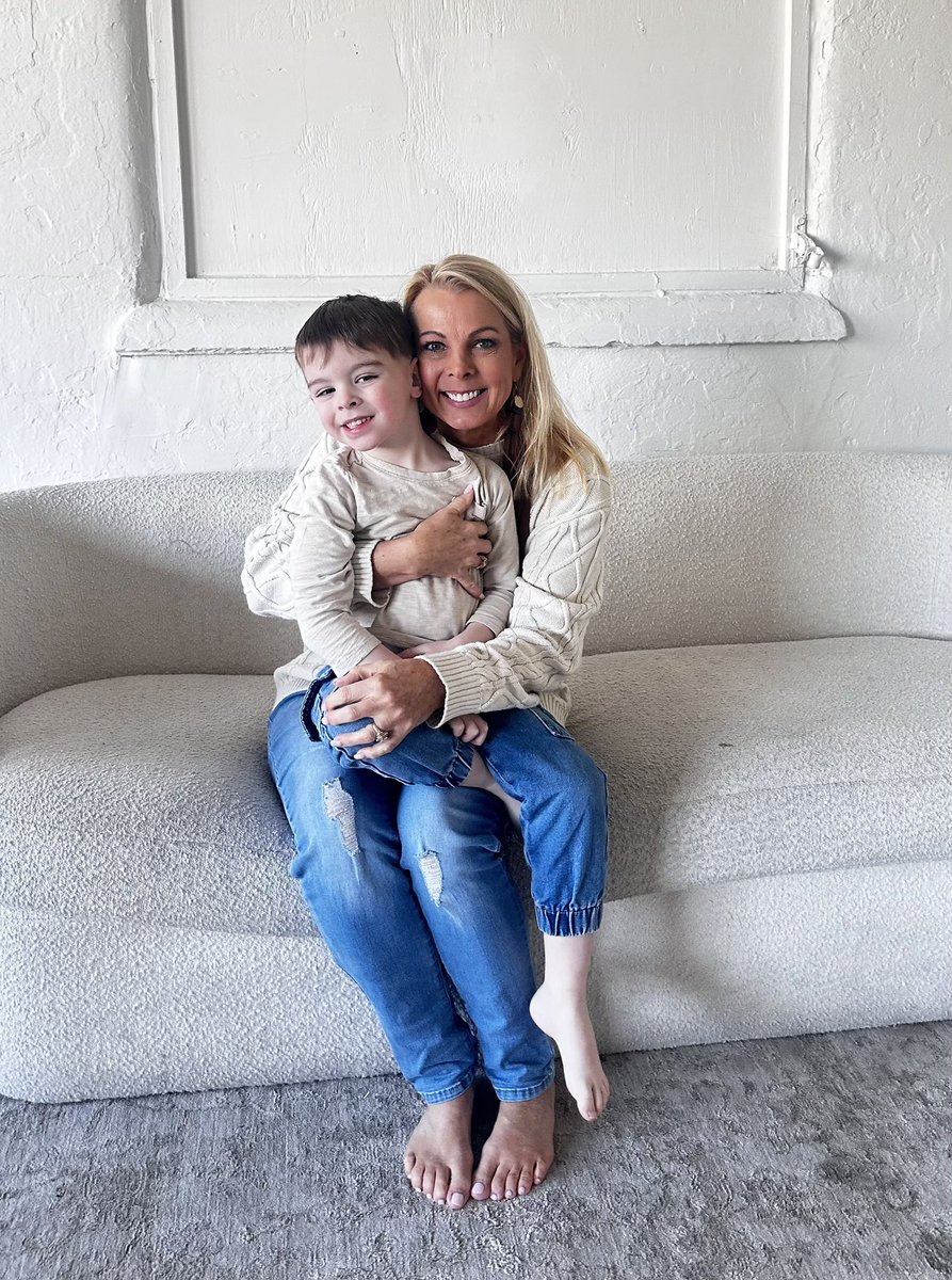 DannyWBennett's tweet image. Combining the thrill of snowstorms, the joy of birthday parties &amp;amp; the creativity of photoshoots makes for a truly fun &amp;amp; exciting week for this Mimi! I now have an extended stay as this weather changes flights out of Indiana! Thankful for family, warm cozy homes &amp;amp; endless snuggles