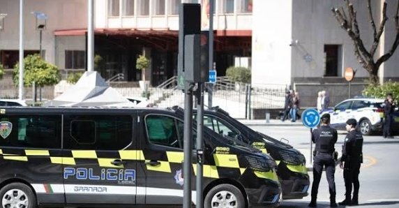 "KGB Granadina" chat que incluía miembros del PP y policía local.

Amaño de oposiciones, control por enchufe de la escolta de la alcaldesa y una frase demoledora al estallar el caso: "Vienen a por los nuestros".

😔 Esto es lo que recoge la UDEF en su investigación. Increíble...