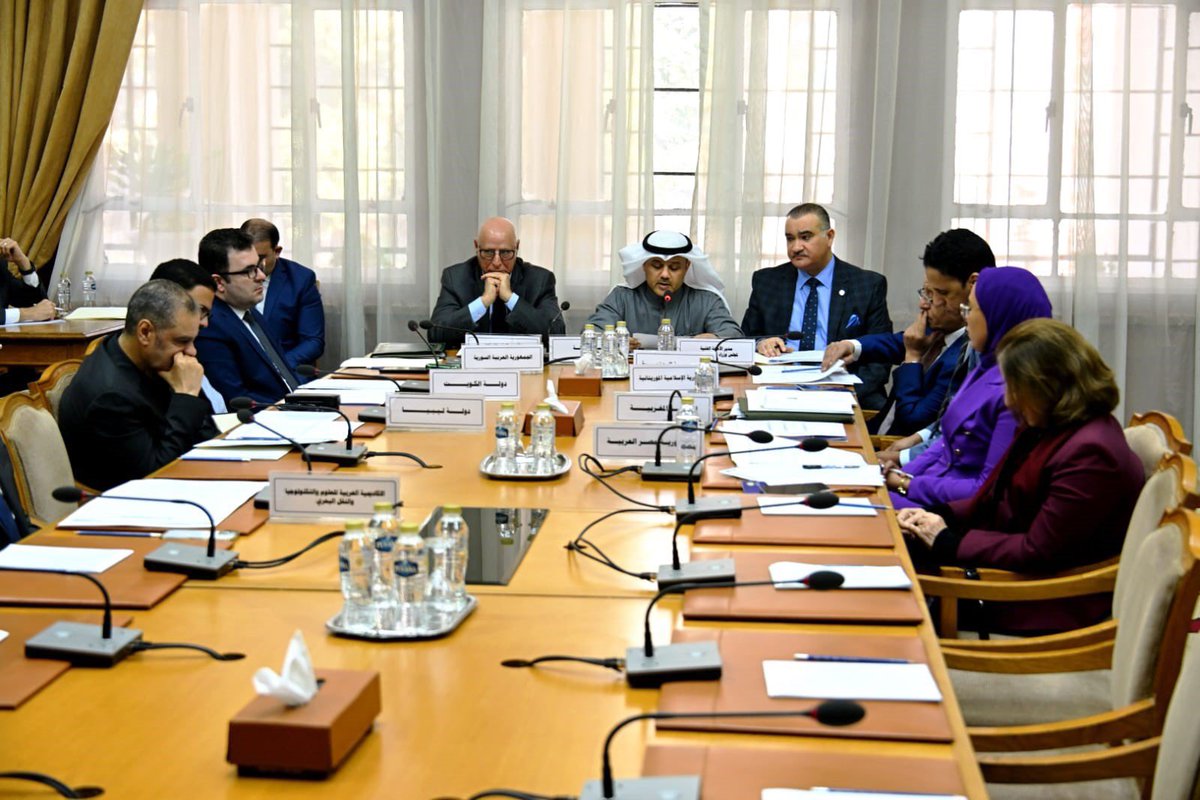 رئيس لجنة جائزة التميز الإعلامي العربي طلال الهيفي يؤكد حرص دولة الكويت على رعاية الجائزة بما يسهم في تعزيز مستوى جودة الإعلام العربي

-أوضح عقب ترؤسه الاجتماع الأول للجائزة في دروتها الـ 10 أن الاجتماع بحث سبل تطوير منظومة الجائزة بما يواكب التطورات المتسارعة في المشهد الإعلامي.