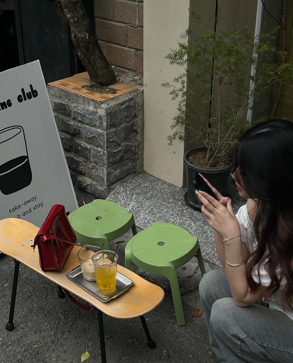 19Aloe's tweet image. Crypto gaming investments: where you can lose money while having fun! It’s like betting on your favorite sports team, but instead of just losing cash, you also get a virtual cat that won’t stop begging for digital treats. Welcome to the future of financial chaos!