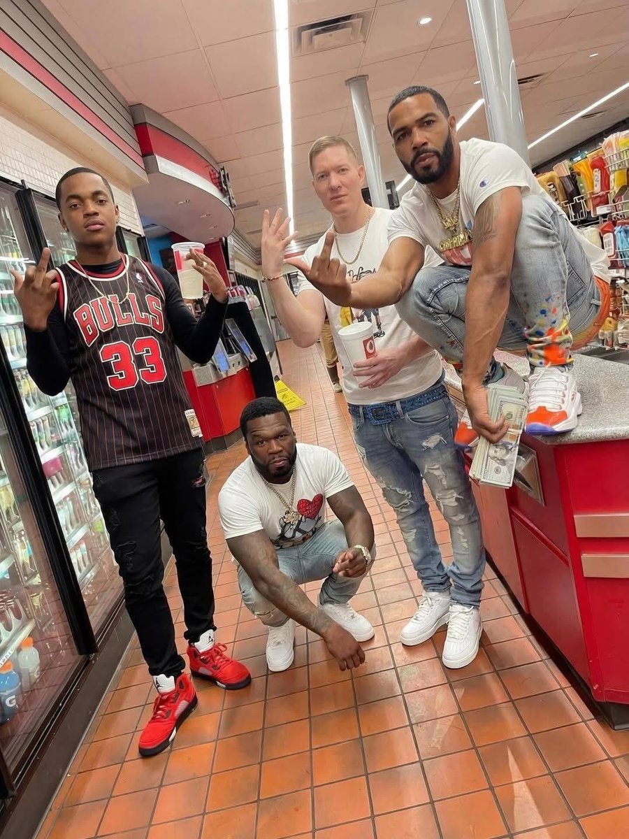 Piicools's tweet image. What is Ghost doing here? Isn't he supposed to be dead ? ☠️