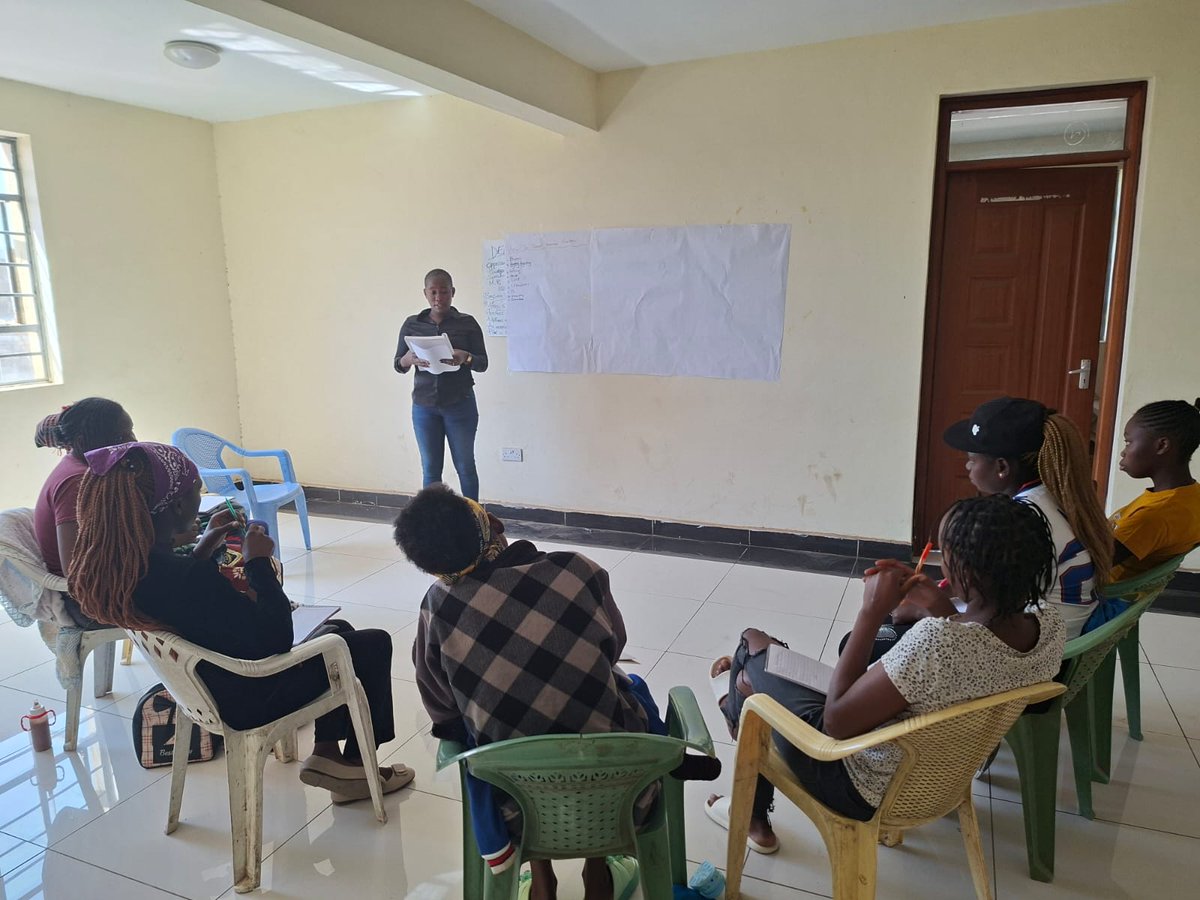 UnganoTena's tweet photo. Session 2 of PROMOTE II: adolescent mothers + open conversation about baby illnesses and local remedies. Demystifying traditions, sharing safe care tips, and linking families to local health services. 💬👶🩺
Strong communities = healthier babies. 💪🌍   @aphrc @otiezmilly https://t.co/ZNxvgeskB1