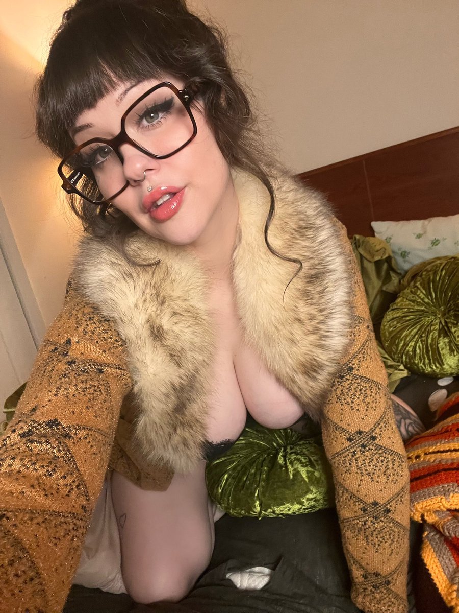 JaneWillysa's tweet photo. Hi #X, decided to bless your #timeline with my beautiful face this #morning, have a great week ahead and don’t forget to hmu 🤙 I’m #available for #massage  booking https://t.co/wCEnRcvp0O