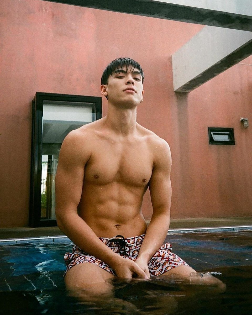 THIS IS THE PRODUCER OF DEADLINE ALBUM????????!