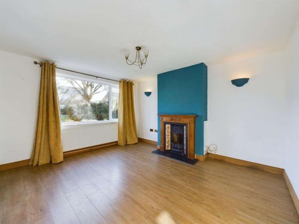 🏠 FOR SALE | TEWKESBURY 🏠
This is a three-bedroom semi-detached family #property in the popular Newtown area of #Tewkesbury. Call 01242 253325 option 2 to arrange a viewing. ☎️

Property details: rightmove.co.uk/properties/171…