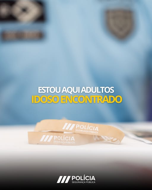 PSP_Portugal's tweet photo. #PSPLisboa localizou uma cidadã desorientada na via pública. A pulseira do #EstouAquiAdultos permitiu identificar o cuidador e garantir o seu encaminhamento para o Hospital, assegurando o acompanhamento e o bem-estar da cidadã.
https://t.co/2bPTPLBj5L
#SemprePresente https://t.co/aHcwidG5bJ
