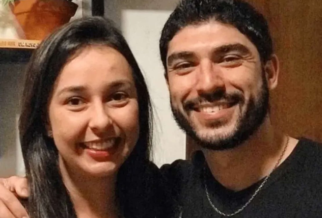 Midiagem_'s tweet photo. 🇮🇪 Brasileiro é condenado à prisão perpétua por feminicídio na Irlanda

Um brasileiro foi condenado à prisão perpétua na Irlanda pelo assassinato da companheira, uma jovem de 28 anos que havia se mudado recentemente para o país. O crime foi classificado como feminicídio. https://t.co/9822KjZBQ1