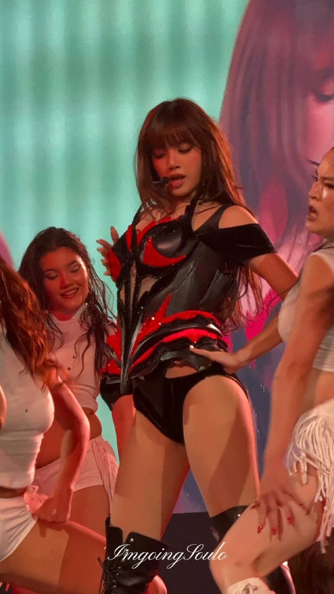 LISA for the last concert of the tour 🥵 

HONG KONG LOVES LALISA
#DEADLINEinHK_LISA