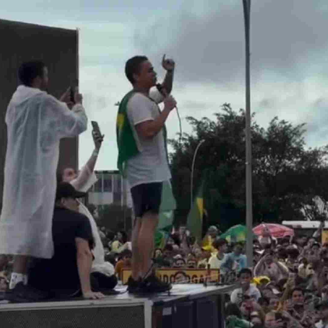 Não é o Léo Lins tweet media