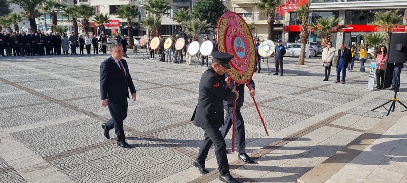 Türkiye Cumhuriyeti’nin kurucusu Gazi Mustafa Kemal ATATÜRK'ün Turgutlu’ya gelişinin 103. Yıldönümü ilçemizde düzenlenen törenle kutlandı.

<a href="/TC_icisleri/">T.C. İçişleri Bakanlığı</a> <a href="/ManisaValiligi/">Manisa Valiliği</a> <a href="/_vahdettinOZKAN/">Vahdettin Özkan</a> <a href="/KapankayaSelami/">SelamiKapankaya</a> <a href="/cetinakinbaskan/">Çetin AKIN</a> 

turgutlu.gov.tr/ataturkun-turg…