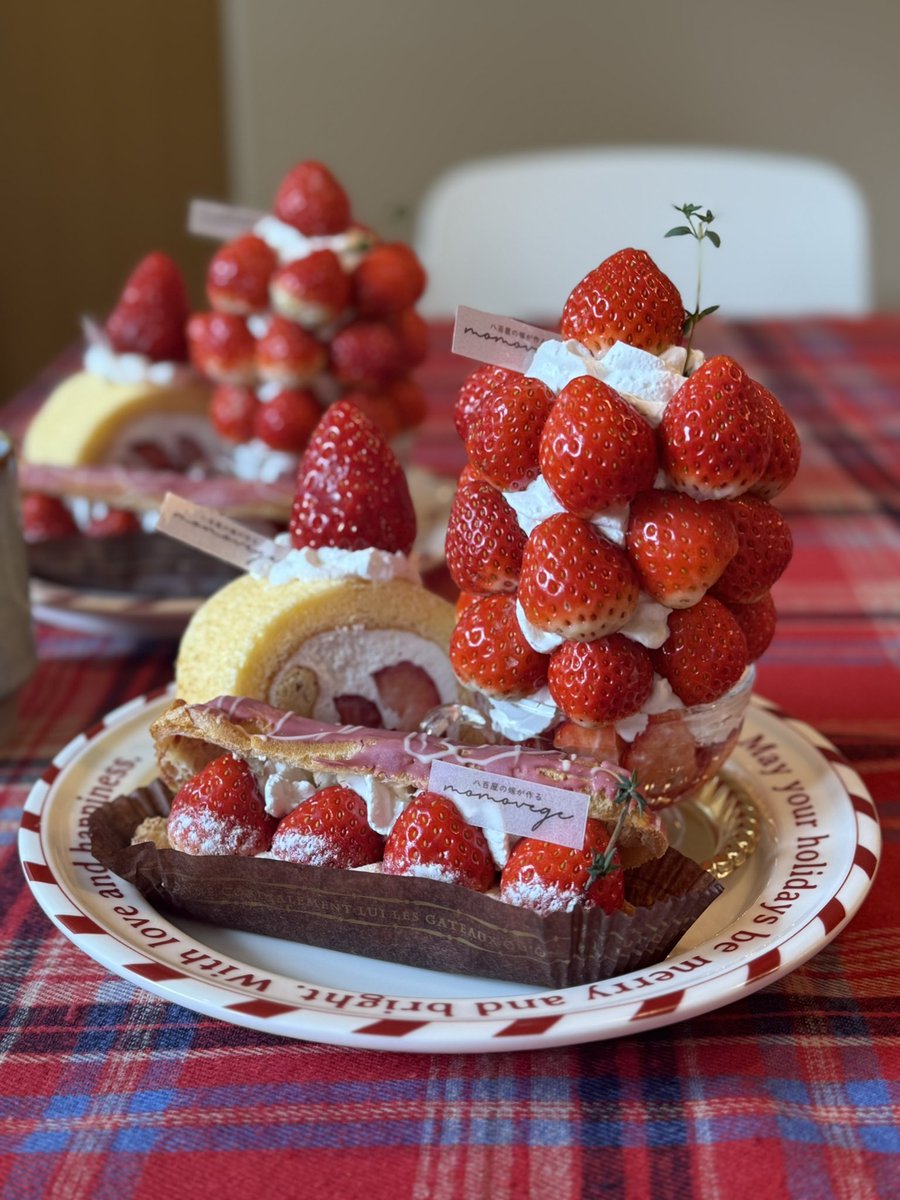 azu1124t's tweet photo. 📍momovege 大阪 柏原市
果物のプロが厳選した果物で作るフルーツのスイーツたち🍰✨️
ミニギガモンスターを頂きましたがめちゃくちゃ美味しくて、これは納得のお値段🍓
苺の季節終わって欲しくないなあ😭 https://t.co/bqlVD3PFP3