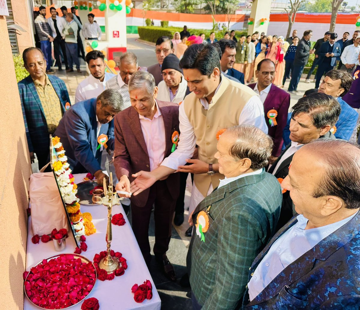 DrVikasAjmer's tweet photo. आज किशनगढ़ मार्बल एसोसिएशन द्वारा संचालित सिटी हॉस्पिटल में ध्वजारोहण कार्यक्रम में उपस्थित होकर लोकतंत्र के पावन पर्व गणतंत्र दिवस की शुभकामनाएं प्रेषित की। https://t.co/TRspwp3ZYI