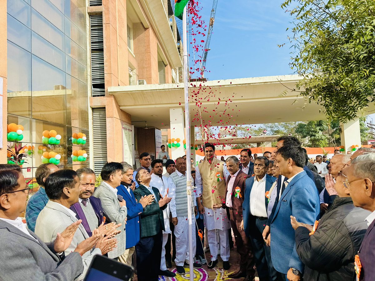 DrVikasAjmer's tweet photo. आज किशनगढ़ मार्बल एसोसिएशन द्वारा संचालित सिटी हॉस्पिटल में ध्वजारोहण कार्यक्रम में उपस्थित होकर लोकतंत्र के पावन पर्व गणतंत्र दिवस की शुभकामनाएं प्रेषित की। https://t.co/TRspwp3ZYI