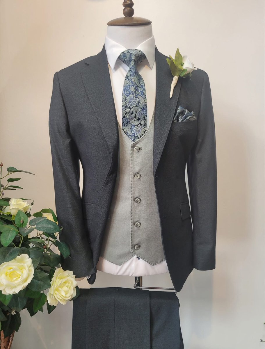 Simply Suits tweet media