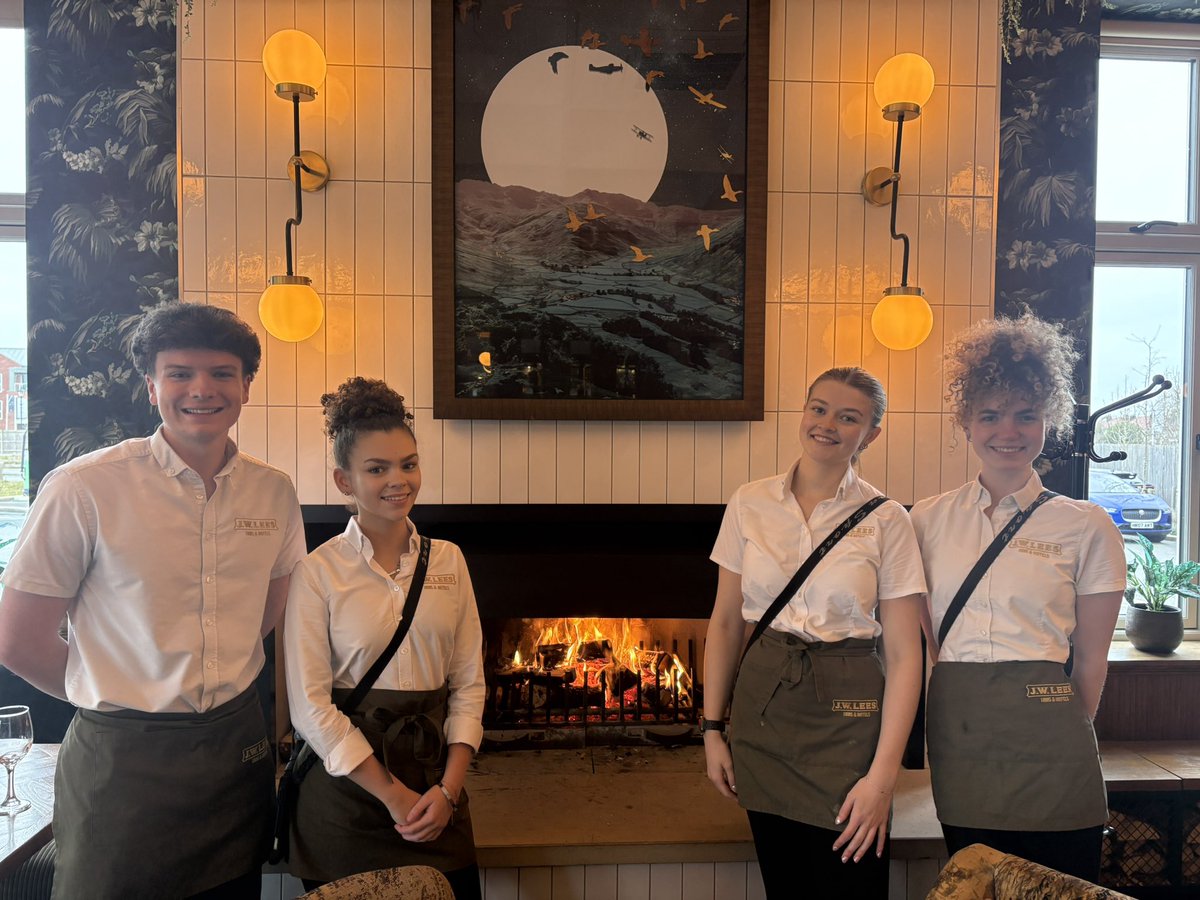 Happy Monday everyone! The fire is lit, the chefs are prepped, and this lovely lot are ready to serve. #mondayagain #workfamily theaviatorpub.co.uk