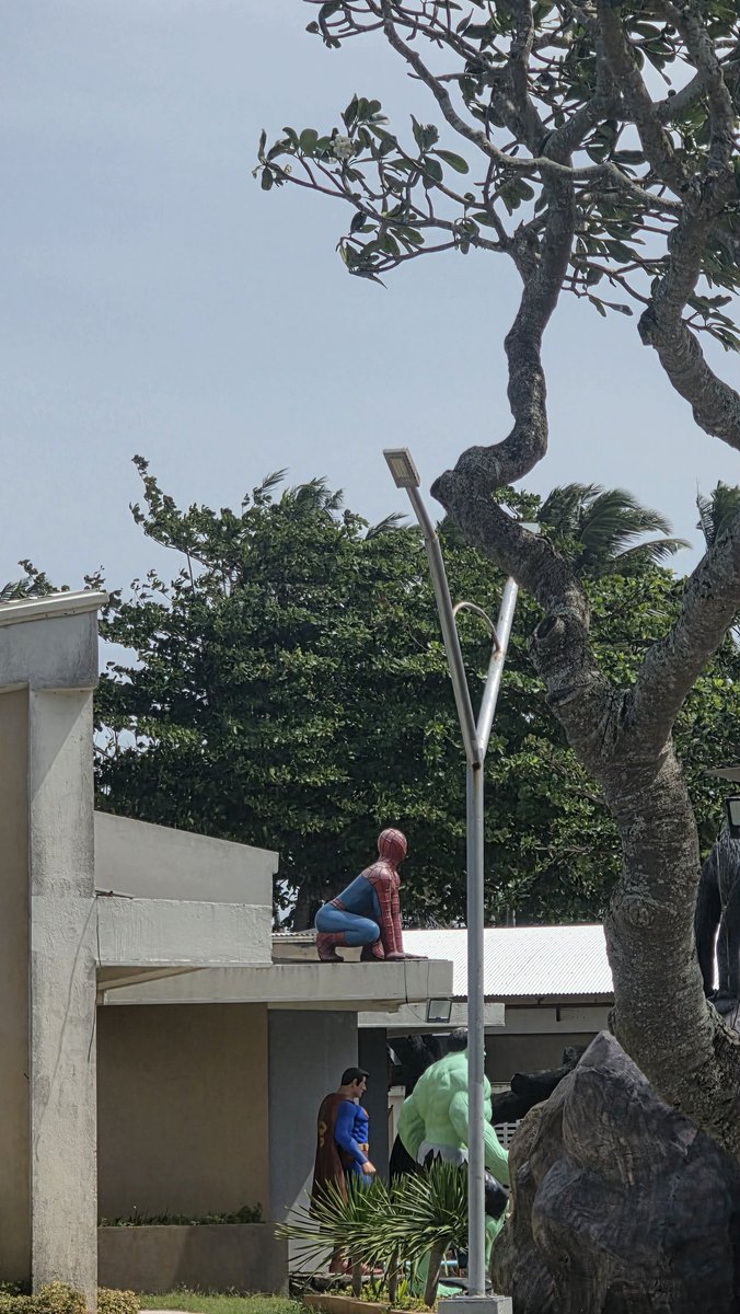 luckiraaa's tweet image. slay'ed si spiderman