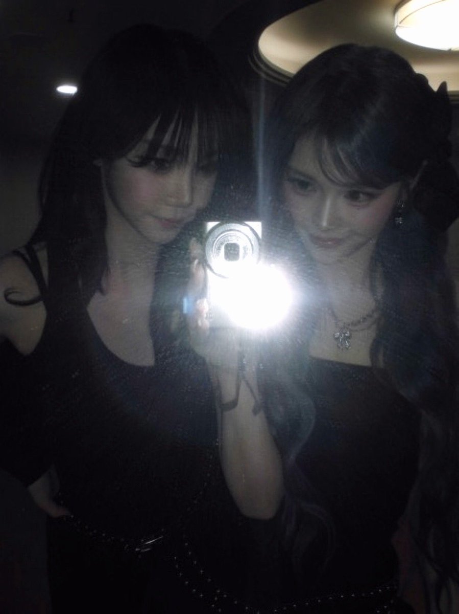 maisgy's tweet photo. two girls who will steal your heart, @Naakyoung ♥︎ https://t.co/jwpCaJW0kp