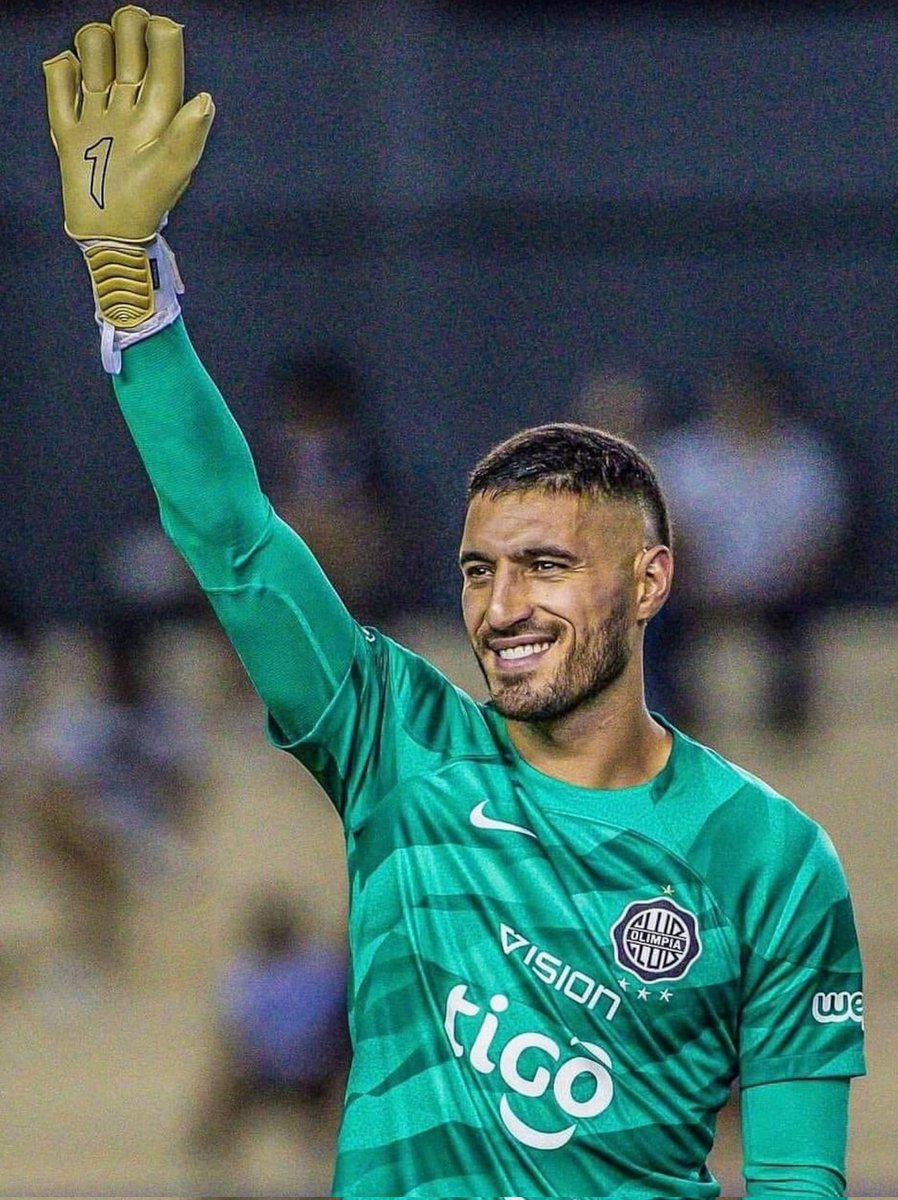 Real_RSoffritti's tweet photo. Un día volvió el mejor arquero del fútbol paraguayo. https://t.co/8T7J3M2Gan
