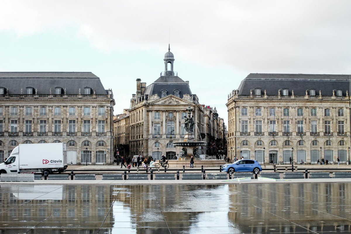Bordeaux &amp; l’UNESCO : le saviez-vous ? ✨

Depuis 2007, le Port de la Lune est classé au patrimoine mondial. 🏛️🌊 Mais qu'est-ce qui rend l'architecture de <a href="/Bordeaux/">Bordeaux</a> si unique aux yeux de l' <a href="/UNESCO_fr/">UNESCO en français</a>  ?

👉 Découvrez les secrets de ce classement ici : les-bons-plans-bordeaux.com/bordeaux-class…