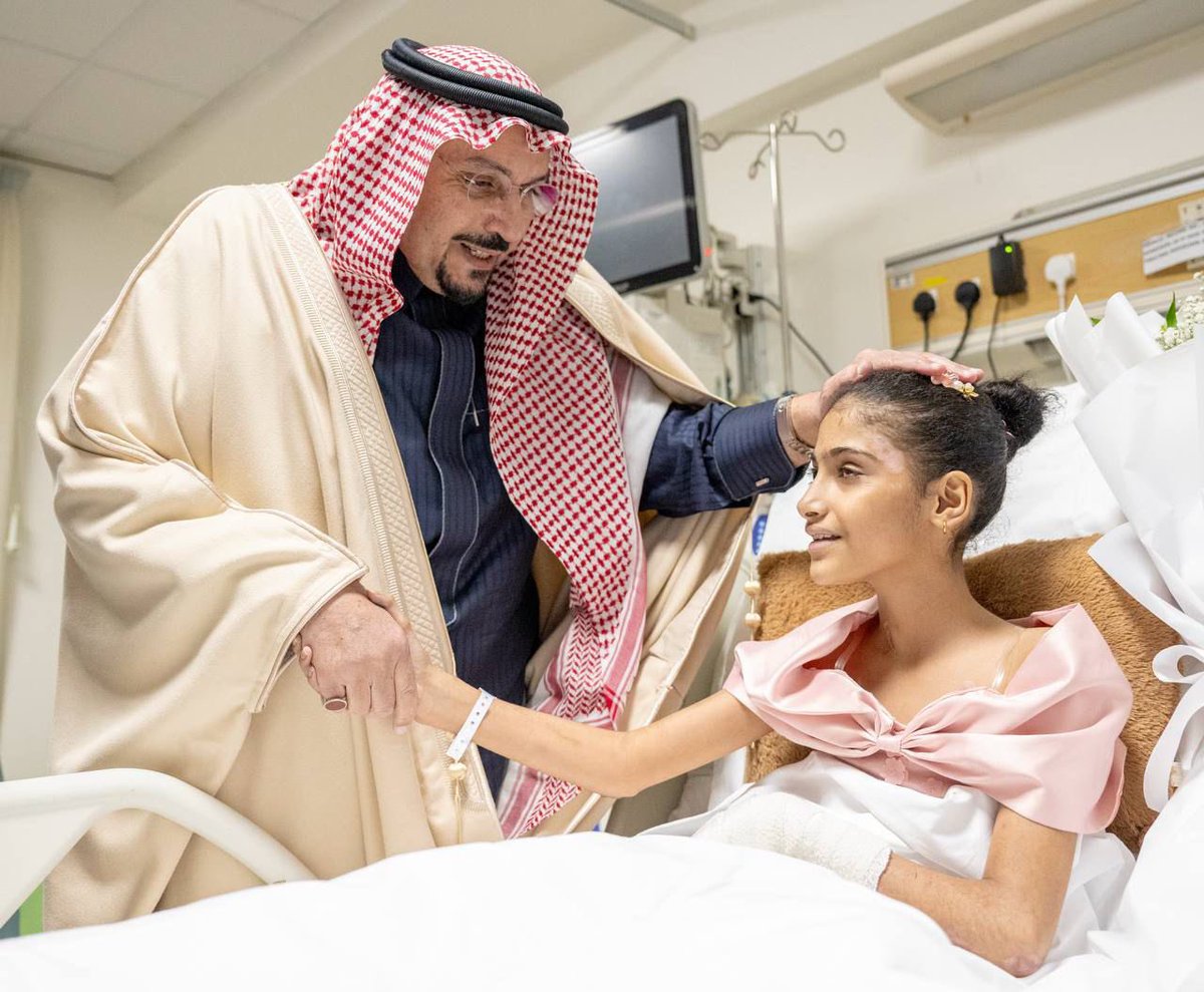 الصورة الاكثر انتشار
لو طلب منك ان تكتب  تعليق عليها
وش راح تكتب
 ولو انت شاعر  وش اجمل بيت شعر