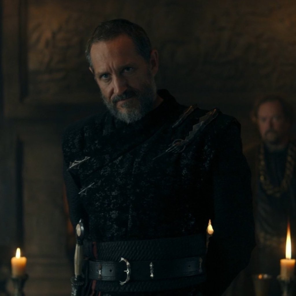 قال الأمير بيلور: «ترغب في دخول المضمار، أليس كذلك؟ ذلك القرار من اختصاص قيّم المباريات، لكنني لا أرى سيبا لرفضك».

حنى الوكيل رأسه قائلا: «كما تقول يا سيدي».
•

مسائكم بايلور كاسر الحراب💚

#aKnightOfTheSevenKindoms