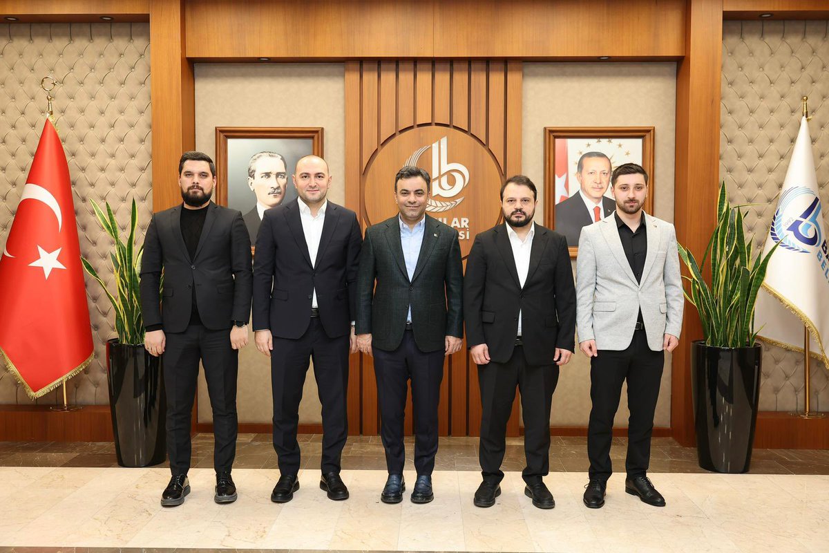 Genel Başkan Yardımcımız <a href="/morhan61/">Muhammet ORHAN</a> ile birlikte Bağcılar Belediye Başkanımız Yasin Yıldız’ı ziyaret ederek; gençliğe verdiği kıymet ve 1 Ocak’ta Galata Köprüsü’nde yükselen vicdanın sesine yürekten destek veren tüm gönüllülerimiz adına kendilerine şükranlarımızı sunduk.

Zulme