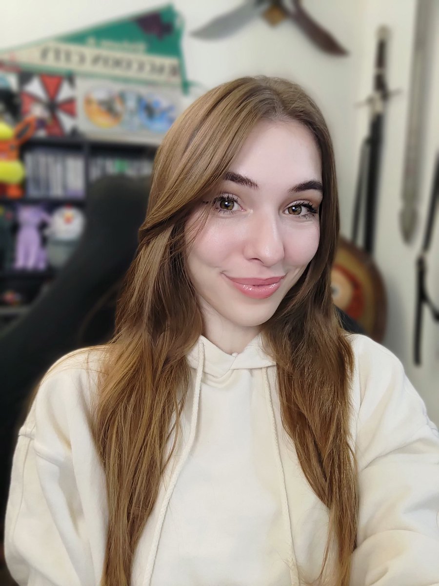 🟣 LIVE NOW 🟣 
Achievement Hunting Resident Evil 7 
39/58 achievements so far 💅

Join the fun here 😁 
Twitch.tv/KIMMYDNC