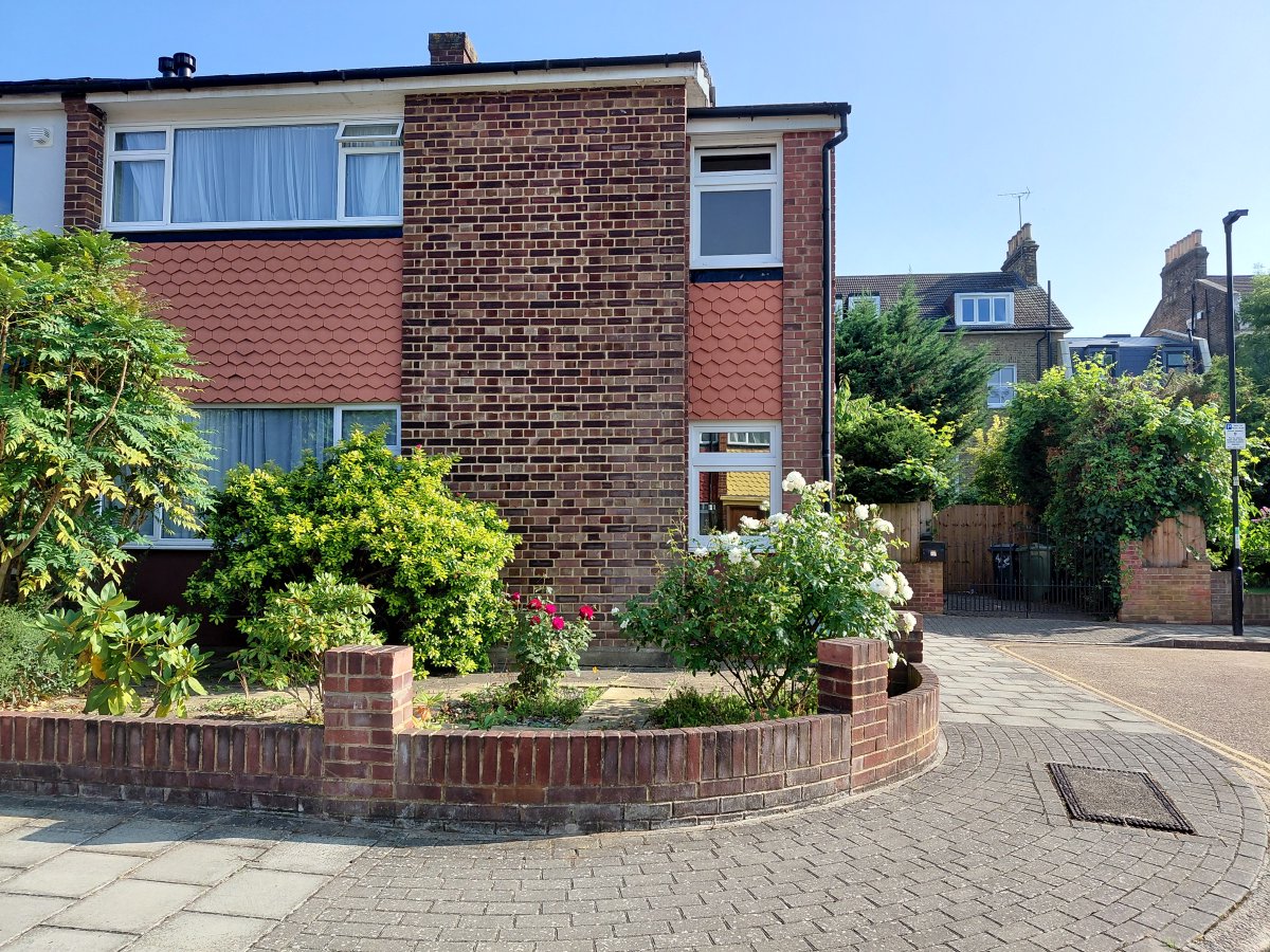 abbey_spring's tweet photo. Back on the market - 3 Bed Terraced House, De Montfort Road, London, £810,000. View details: https://t.co/0xui8iJOOy https://t.co/mAyjgdpW4k