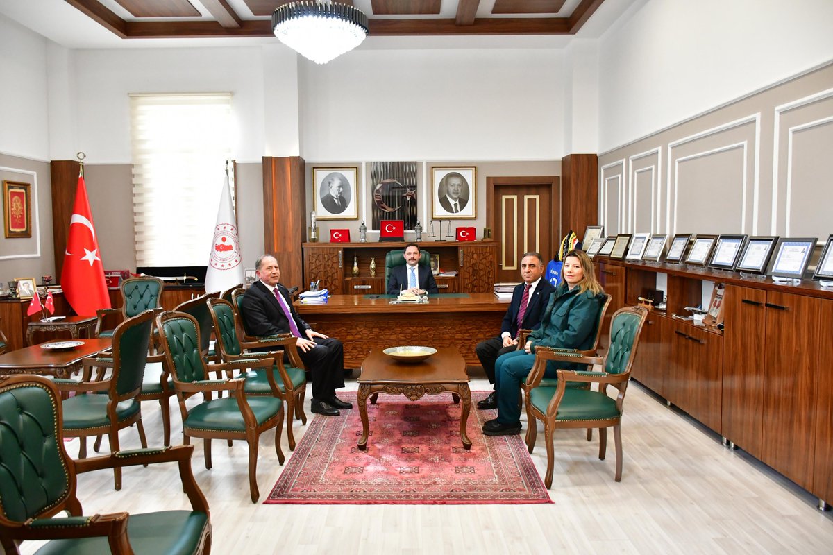 📍Biga Kaymakamlığı

Kaymakamımız Sayın Ercan Kayabaşı, 26 Ocak “Dünya Gümrük Günü” vesilesiyle Gümrük Müdürü Halil Yalçın ve beraberindeki heyeti Kaymakamlık makamında kabul etti.  

#Çanakkale
#Biga

<a href="/Ercan_Kayabasi/">Ercan KAYABAŞI</a>