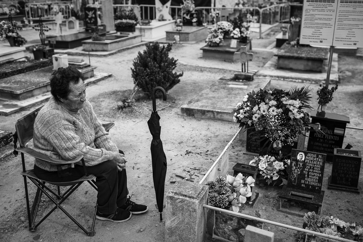 esedonaire's tweet image. La guerra no la perdimos todos. 
Unos ganaron poder, dinero, relato y privilegios. Otras se comieron 40 años de dictadura con miedo, represión y silencio. Tanto, que 80 años después siguen esperando verdad, justicia y reparación.

No se puede debatir negando la reparación.