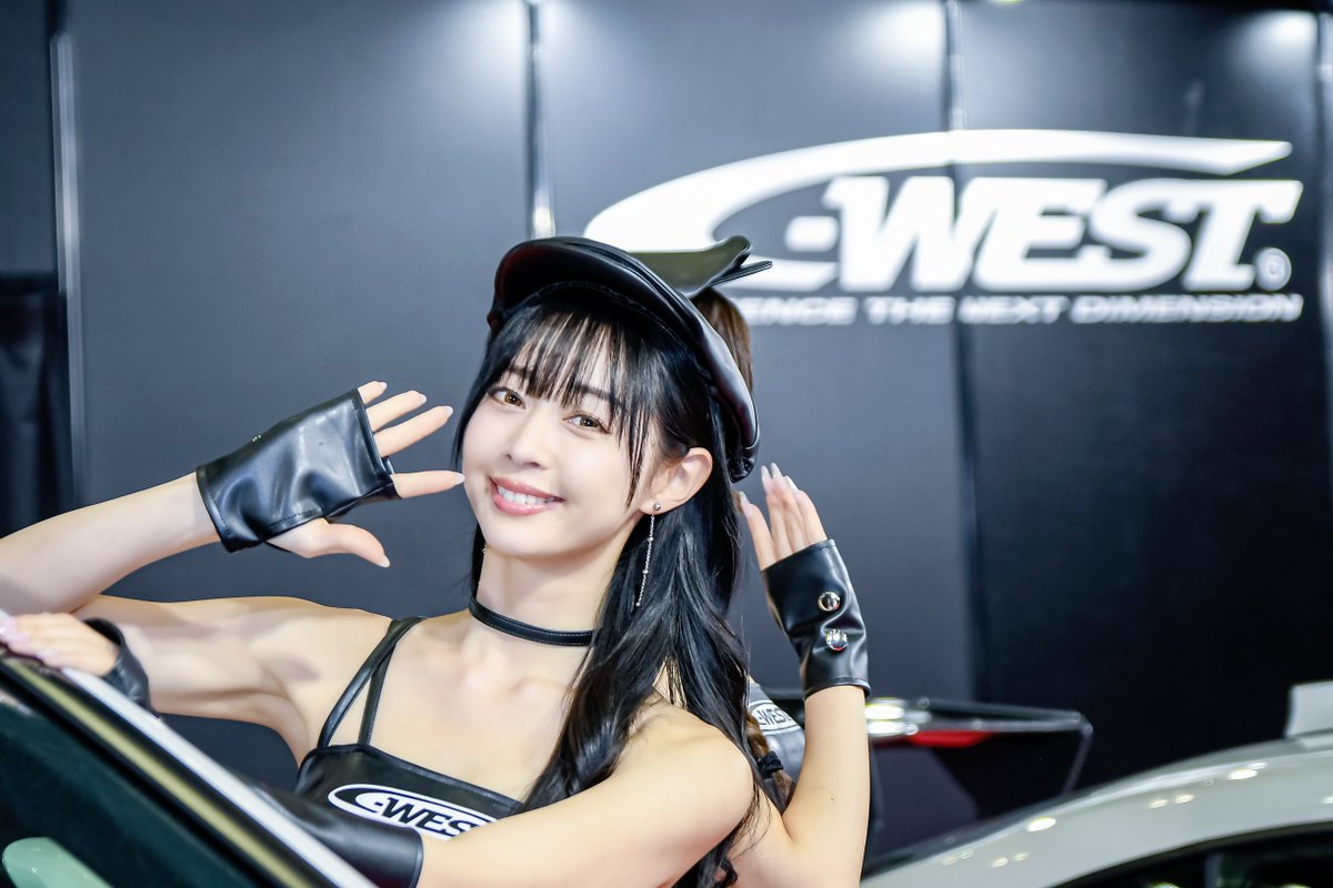 naottie_swcs's tweet photo. 1/11 #東京オートサロン2026
横顔もめちゃくちゃ美しいよなぁ…
ロゴと一緒に横顔撮ろ!って思って横に行ったのに、気付いてレスくれるさくちゃんの視野の広さとポージング神でホントありがたかったです🙇♂️
#林紗久羅 さん(@884sakuchan1210)
#CWEST
#CWESTGirls
#TAS
#TAS2026
#東京オートサロン https://t.co/P2Lz7811YX