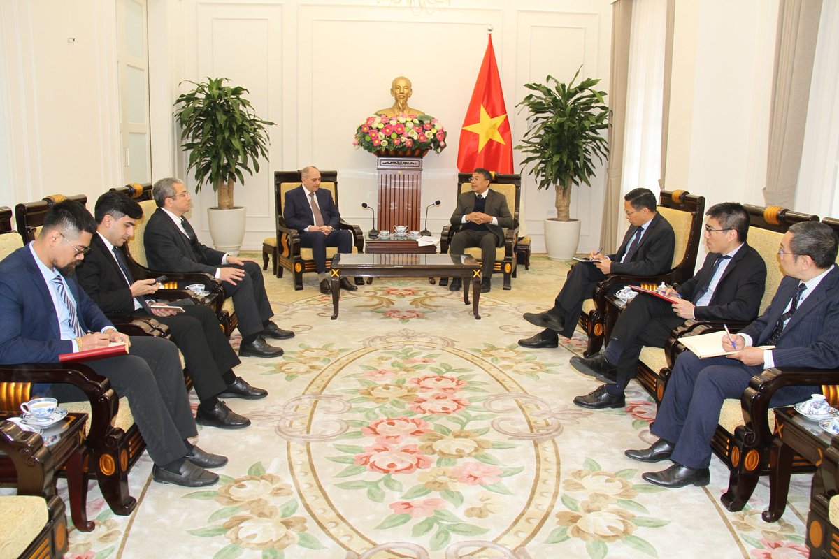 Yeni Azərbaycan Partiyası Sədrinin müavini - Mərkəzi Aparatın rəhbəri Tahir Budaqov Vyetnam Sosialist Respublikasına səfəri çərçivəsində Vyetnam Kommunist Partiyasının Baş katibi To Lam ilə görüşüb.

yap.org.az/az/view/news/1…