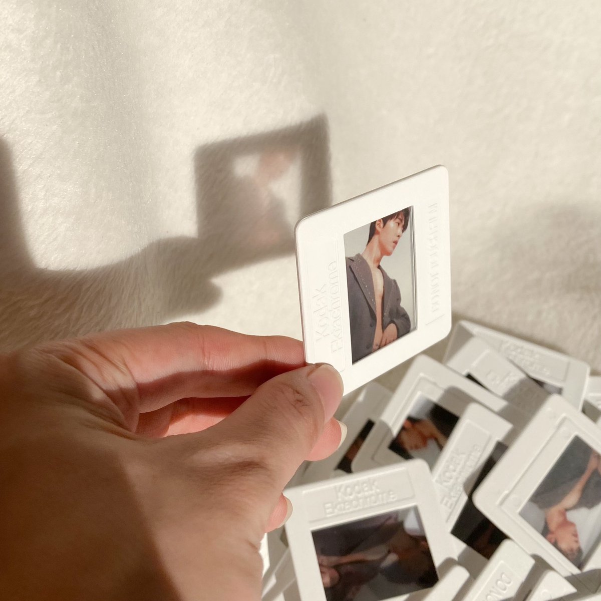 Catesupatcha's tweet image. ꒰ *. giveaway  .*꒱ 
🎞️ Filmslide
🤍 31 ea

location : Thunder Dome
date : 07.02.25
time : tba
rule : rt + show this tw

#2026THELASTPARADEENCOREINBANGKOK