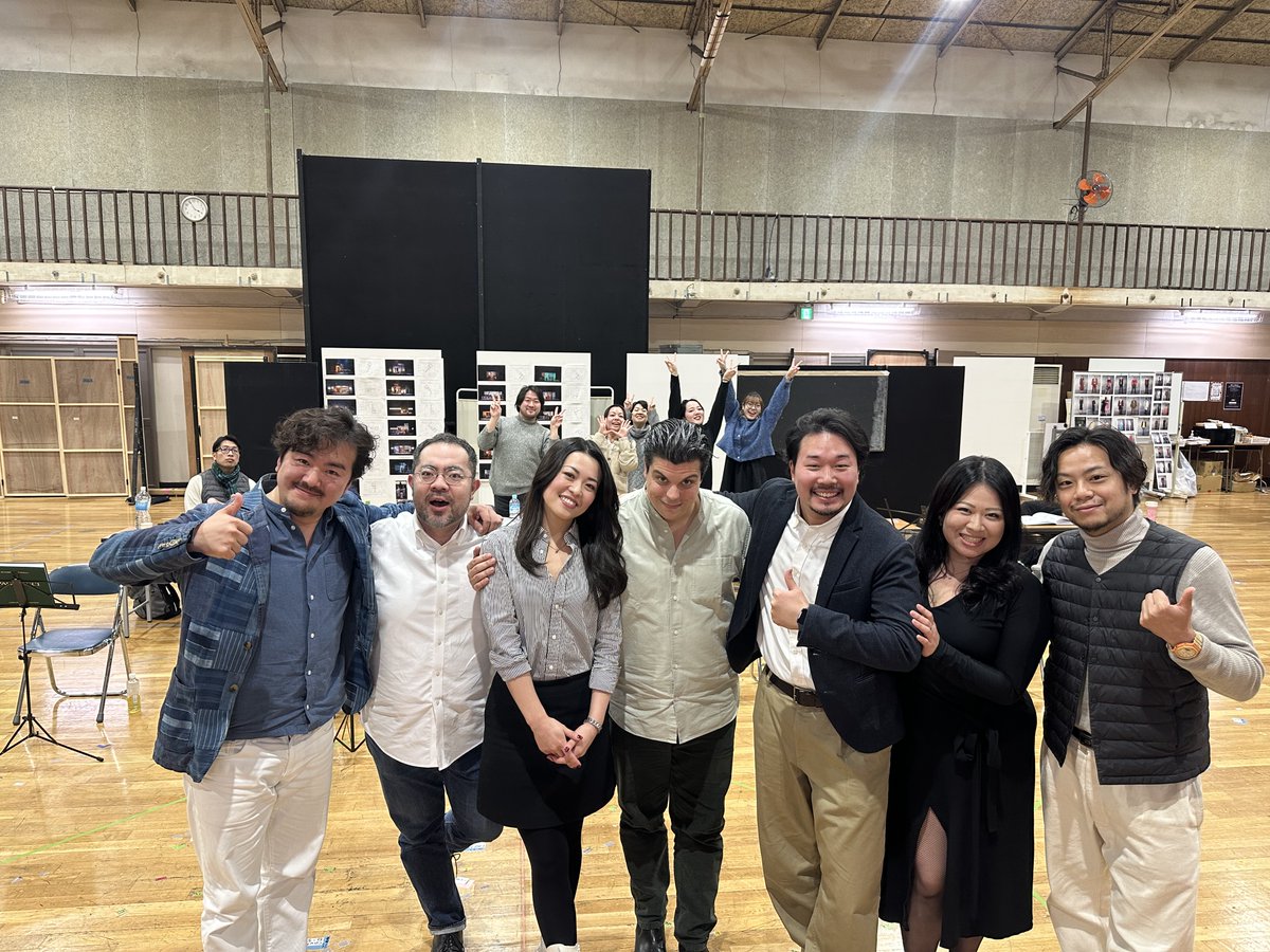 nikikai_opera's tweet photo. 本日、指揮のアンドレア・バッティストーニが合流‼
音楽が、より濃密に響き始めました。
2月上演『カヴァレリア・ルスティカーナ』『道化師』 稽古場より📸 https://t.co/qK0GXE11LL
