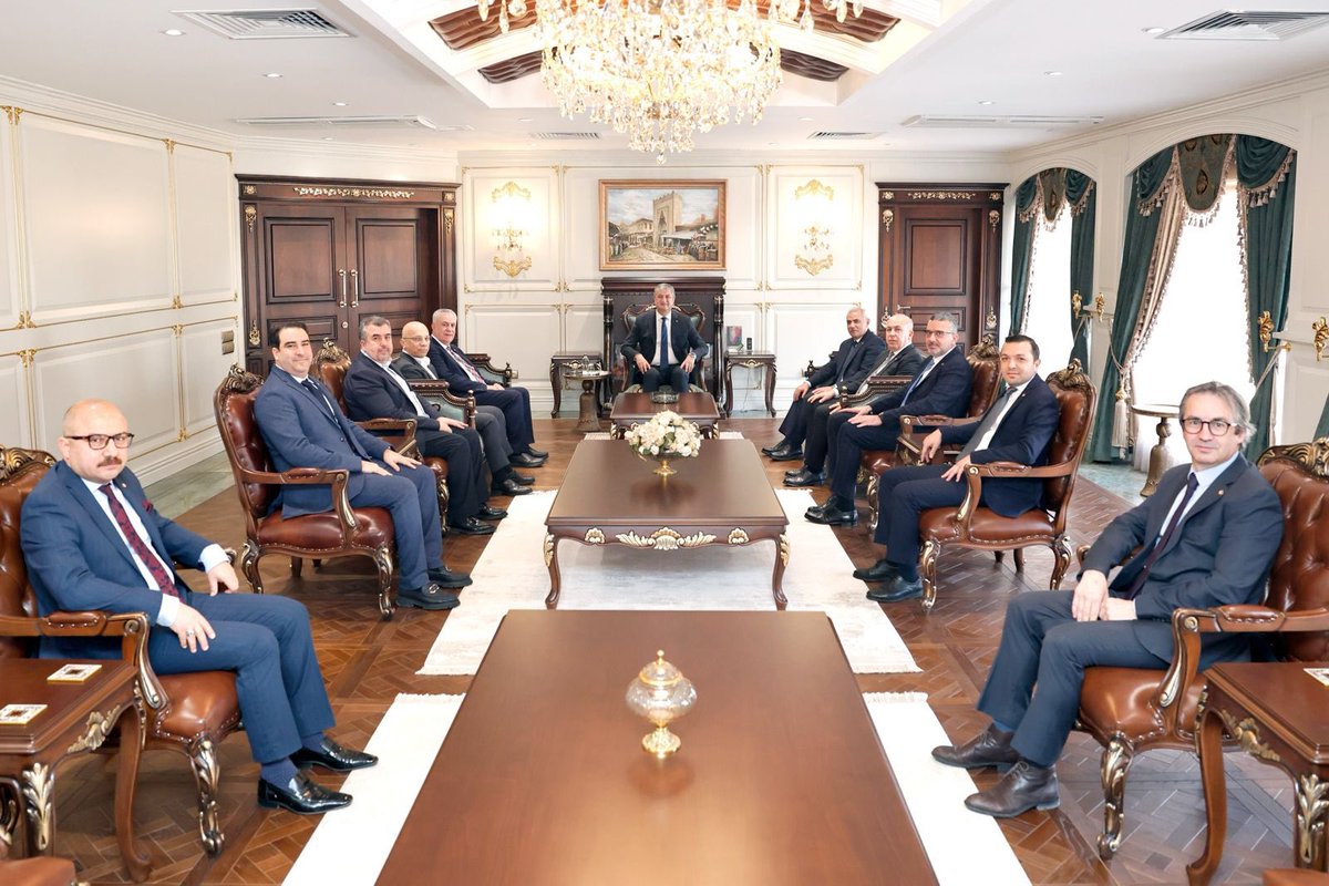 Cumhurbaşkanlığı kararnamesiyle Adana Valisi olarak atanan Sayın Valimiz Mustafa Yavuz’u, Adana Sanayi Odası Meclis Başkanımız Sayın İsrafil Uçurum, Yönetim Kurulu Başkanımız Sayın Zeki Kıvanç, Meclis Divanı ve Yönetim Kurulu Üyeleri ile birlikte makamında ziyaret