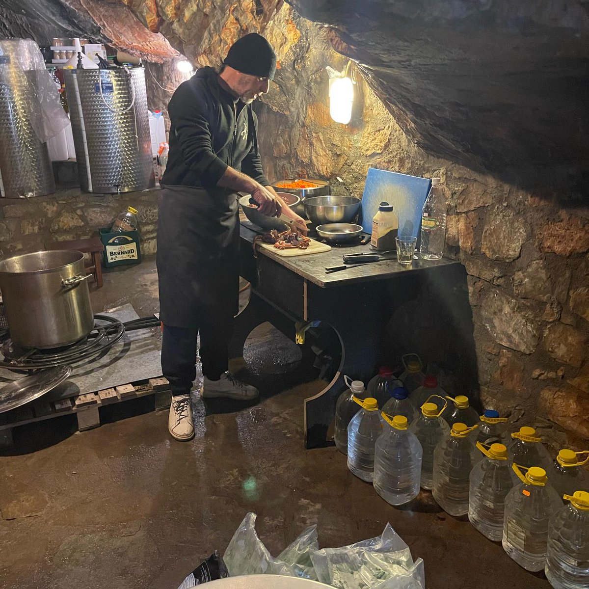 m_athanasios's tweet image. Октоподов сварили…
Интересно, тролли придут сейчас за убийство бедных животных монахов стыдить?