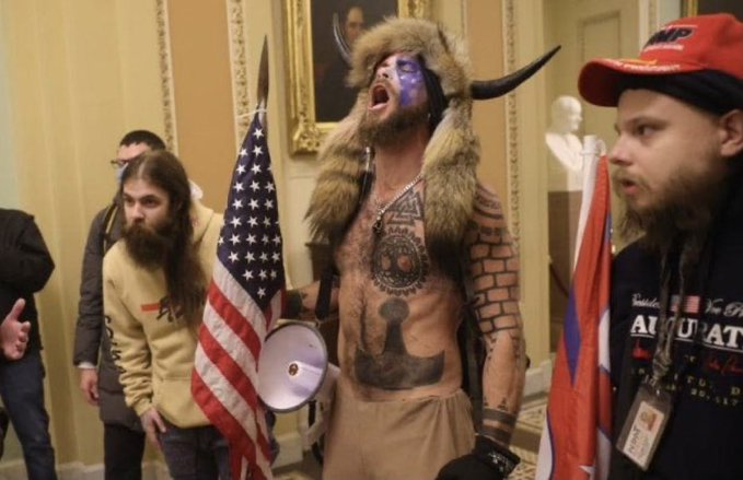 Que la 'white trash' mana avui als EUA ja es pot dir?... Què calladet està el bocamoll d'en Trump, no?