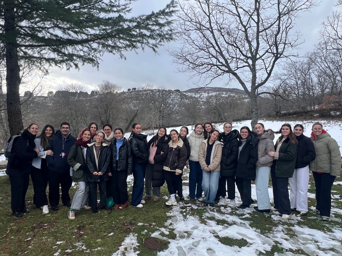 ArchiMridaBadaj's tweet photo. 🙏❄️Un fin de semana inolvidable en Solana de Ávila
Las chicas mayores del proyecto #PozodeJacob han vivido una convivencia llena de reflexión, diálogo y celebración, rodeadas por la belleza de la nieve y con la mirada puesta en Cristo.
https://t.co/gfn3YcJqiS https://t.co/a78BT7Eg41