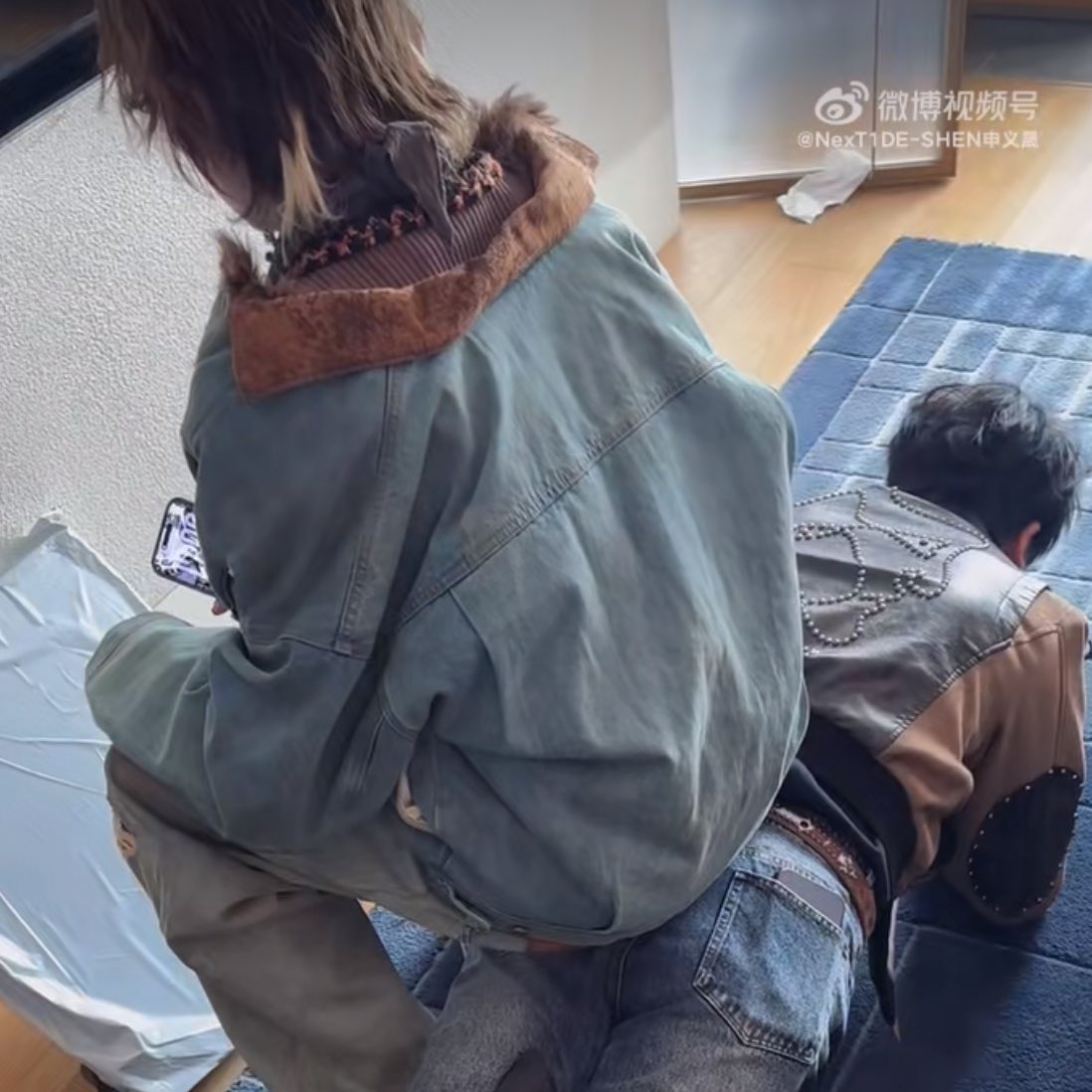 BokBear46's tweet image. สิ่งที่สังเกตจากคลิปได้คือ รอยยิ้มของเซินมักจะมีฉงอยู่ข้าง ๆ เสมออะ😭🫣 ทั้งคลิปถ้าไม่เห็นฉง ก็ฉงถ่าย👀
** แร้วพวกหนูจะไปเล่นปูกันทำไมอะ มานจะหนีบเอานะ👁️👄👁️