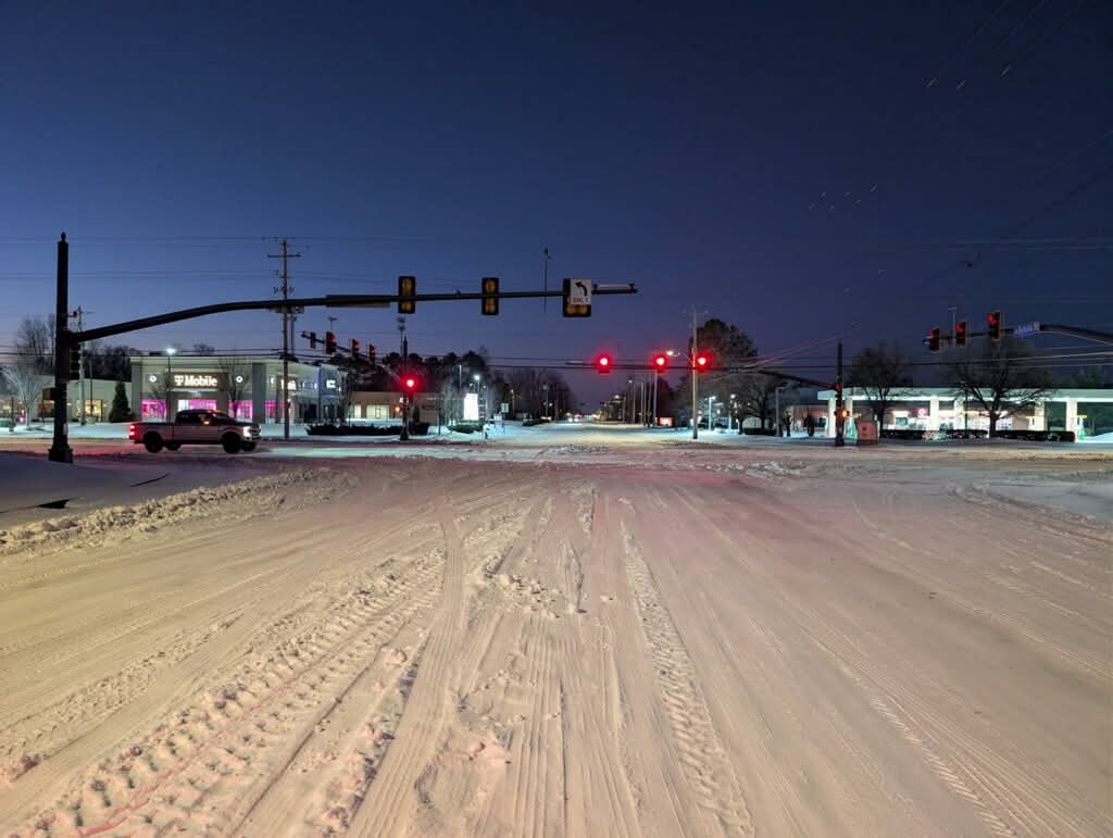 colliervillepd's tweet photo. 🚧 ROAD UPDATE – 6:30 a.m. 🚧

Officers report hazardous conditions on both primary and secondary roadways this morning. While improvements were made by Collierville Public Works & Utilities and the Tennessee Department of Transportation, extreme temperatures have continued to create slick and dangerous driving conditions.

Overnight call volume remained light, and our Charlie Shift officers appreciate everyone who chose to stay home and off the roads.

Please avoid travel unless it is absolutely necessary.