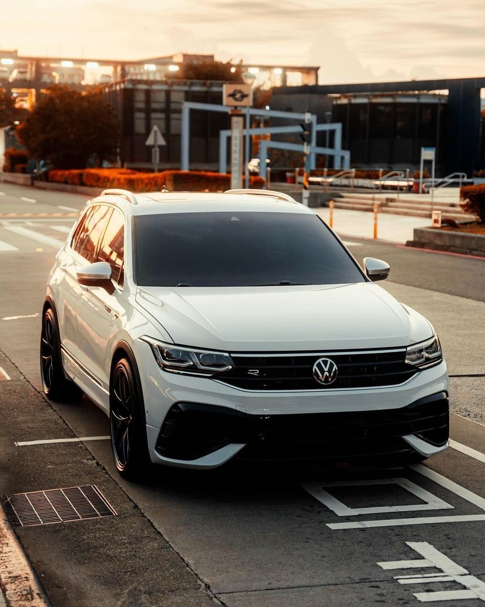 Golden hour hits different when it reflects off a fresh wax. Just sitting here for a minute before the drive home to appreciate the view. 🌅