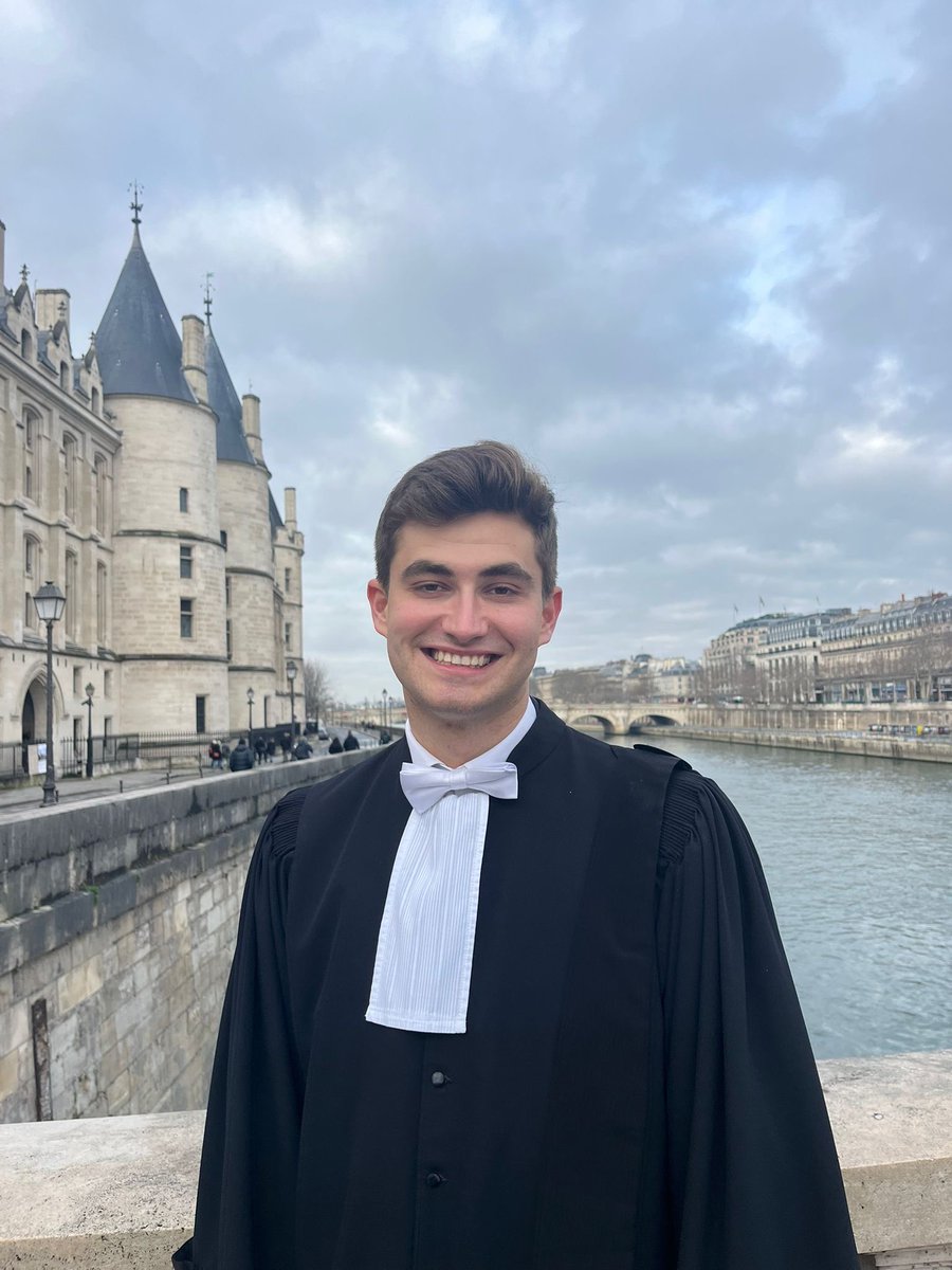 GuilhemCarayon's tweet image. Avec enthousiasme et honneur, j’ai aujourd’hui prêté serment. 

Comme avocat désormais, guidé par l’intérêt général, je vais continuer à mettre toute mon énergie au service des Français !