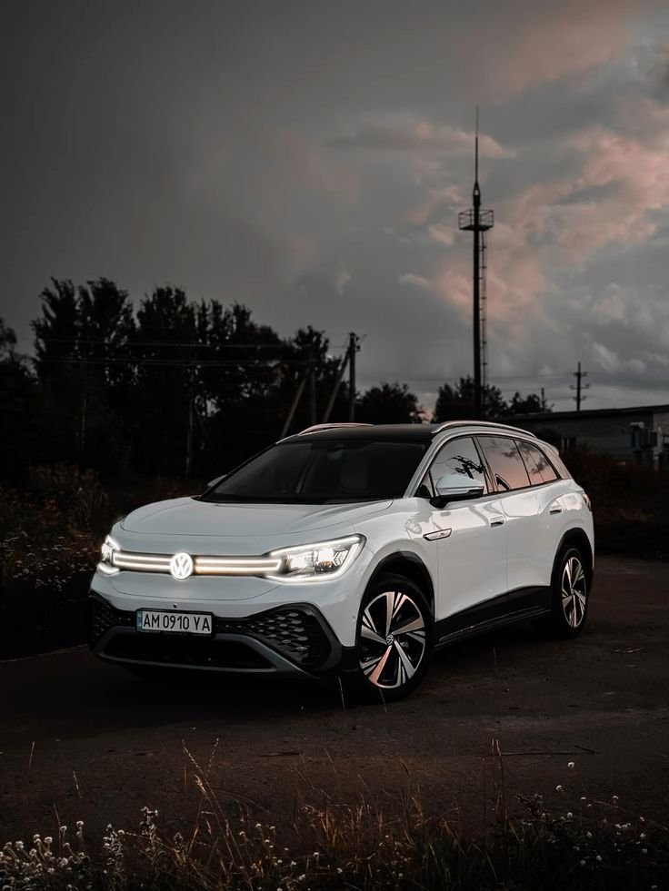 There is a specific kind of confidence in how this sits on the pavement. Not trying too hard, just perfectly balanced between being a daily and something much more.